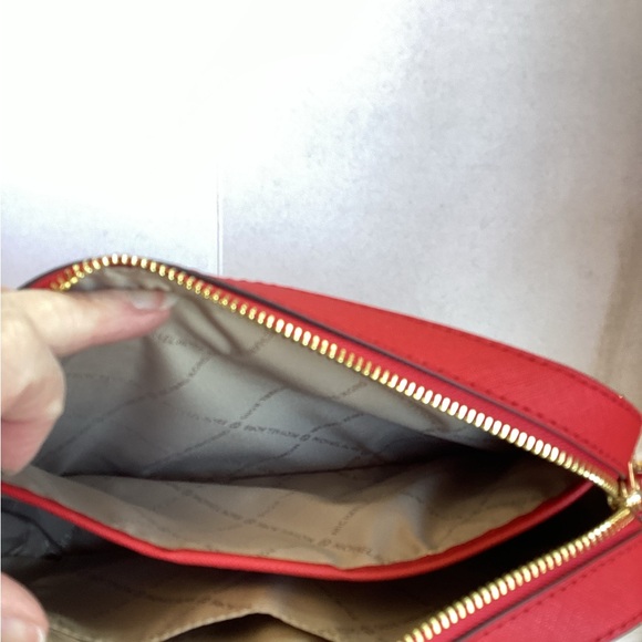 Michael Kors Bright Red Crossbody Leather NWT - Picture 4 of 7